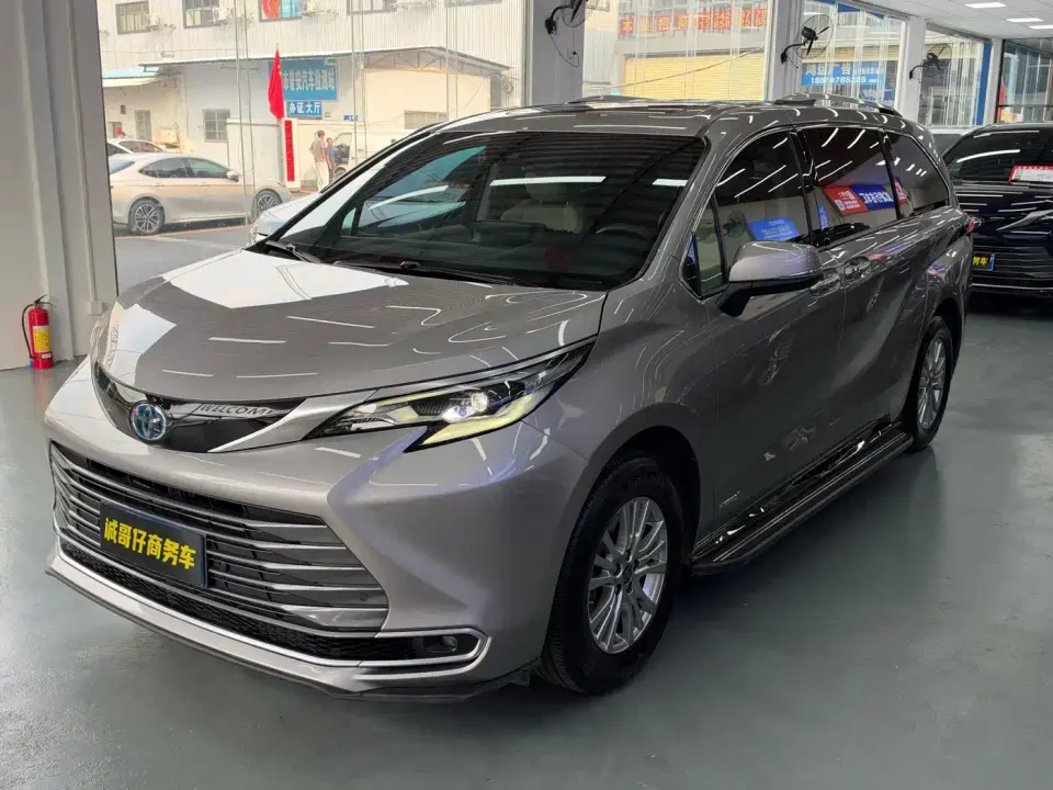 Toyota Sienna 2.5L Hybrid Premium Edition 2022
