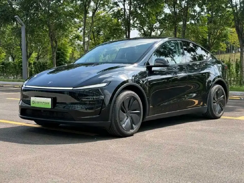 Tesla Model Y Rear-Wheel Drive 2025