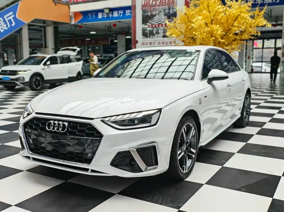Audi A4L 40 TFSI Luxury Dynamic 2021