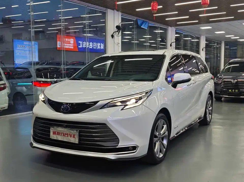 Toyota Sienna 2.5L Hybrid Premium Edition 2023