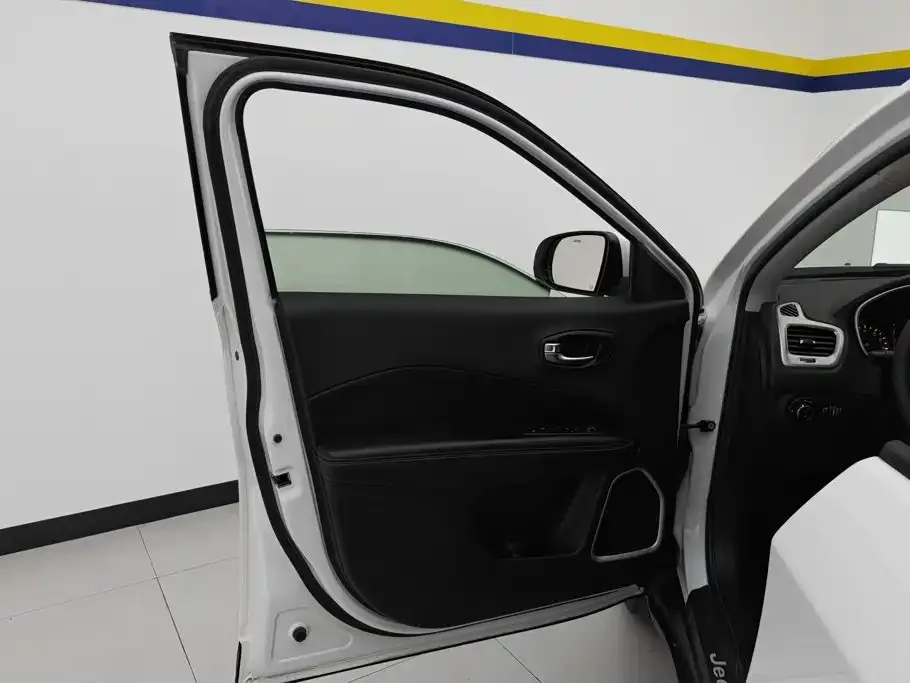 Jeep Compass 220T Automatic Joy Edition 2020 — фото 7