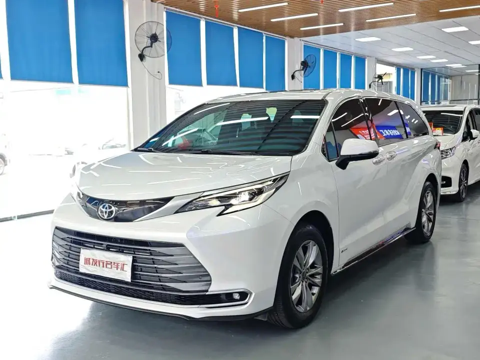 Toyota Sienna 2.5L Hybrid 4WD Premium Edition 2024