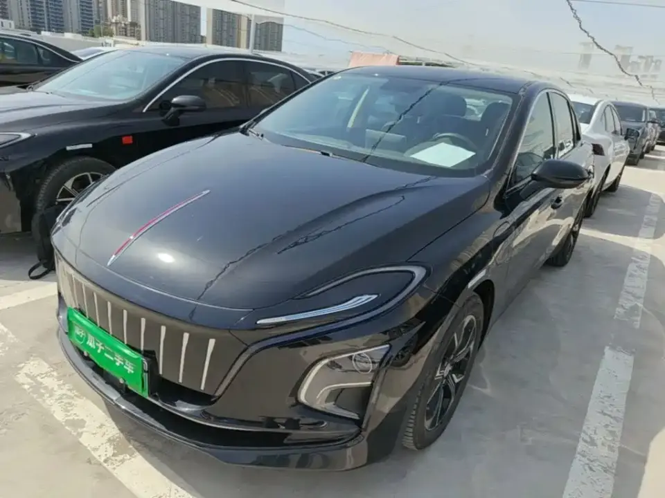 Hongqi E-QM5 Facelift Basic Travel Edition 2024