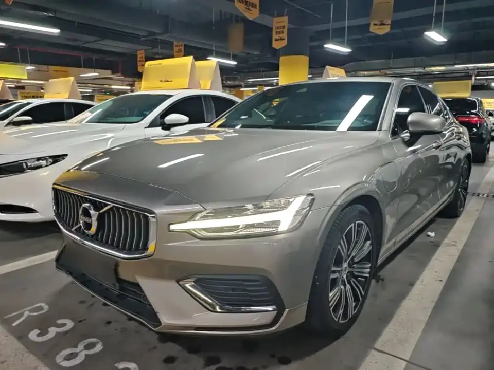 Volvo S60 Plug-in Hybrid T8 E-AWD Hybrid Intelligent Luxury Edition 2022