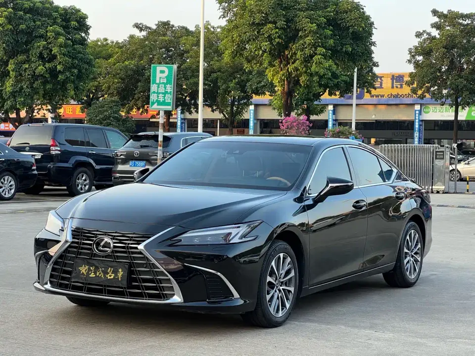 Lexus ES 200 Ultimate Edition 2025