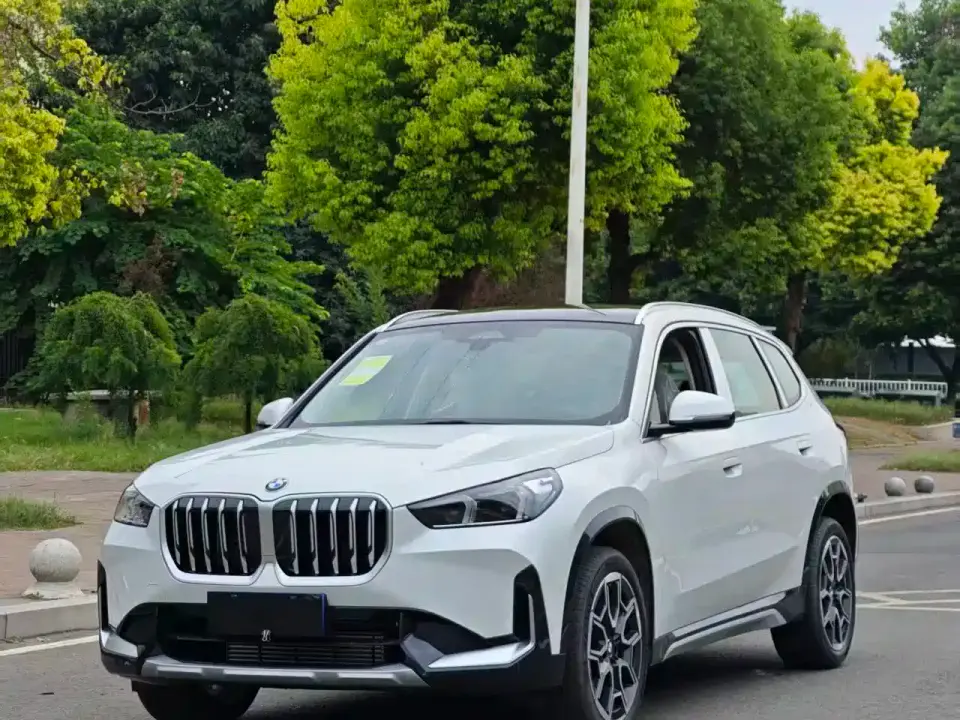 BMW X1 Model Year sDrive25Li X Design Package 2026