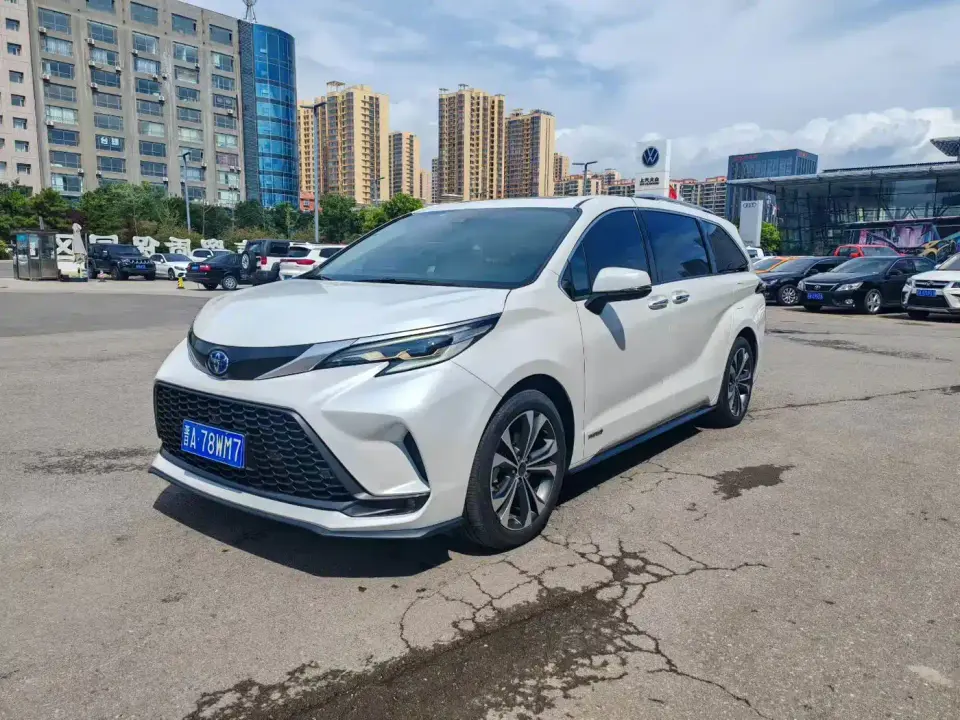 Toyota Granvia 2.5L Hybrid Premium Welfare Edition 2023