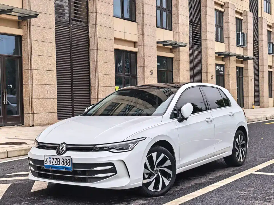 Volkswagen Golf Facelift 300TSI Pro 2025