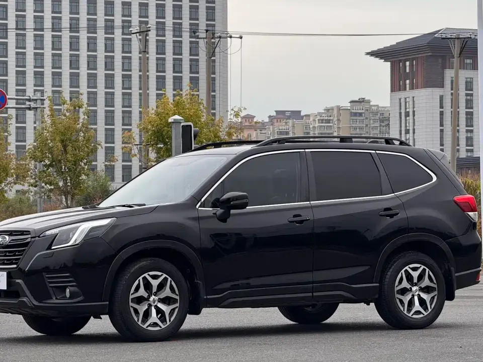 Subaru Forester 2.0i AWD Luxury Edition with EyeSight 2023
