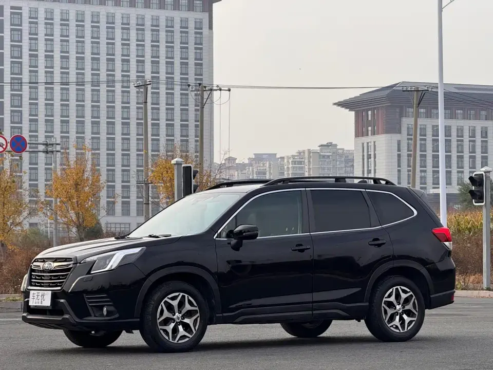 Subaru Forester 2.0i AWD Luxury Edition with EyeSight 2023