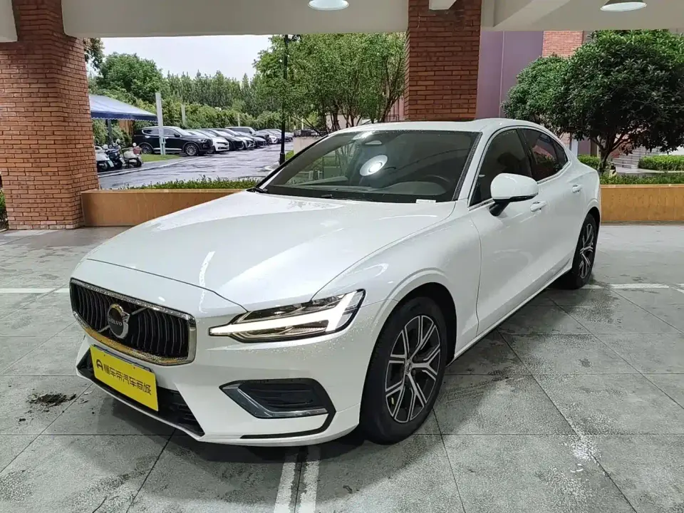 Volvo S60 B4 Smart Comfort Luxury Edition 2022
