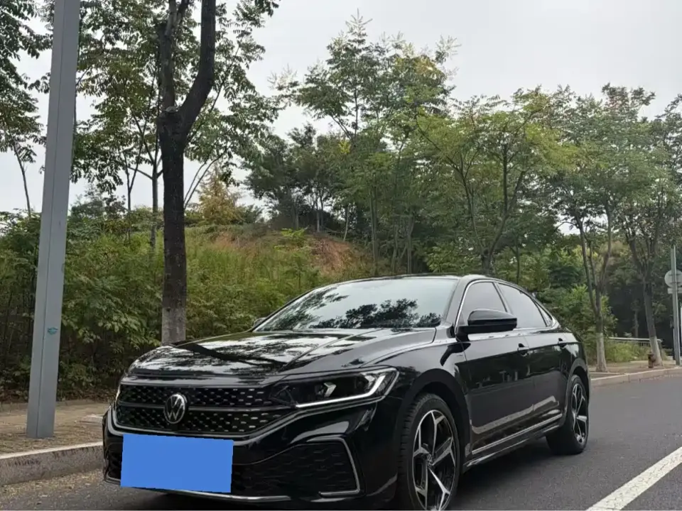 Volkswagen Passat 330TSI Starlight Elite Edition 2022