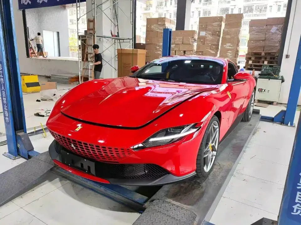 Ferrari Roma 3.9T V8 2023