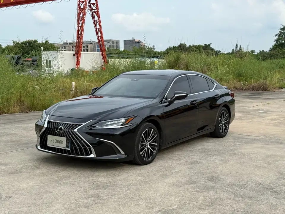 Lexus ES 300h Luxury Edition 2022