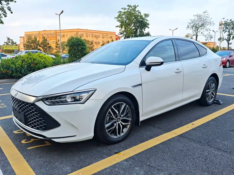BYD Qin PLUS DM-i 120KM Premium 2021