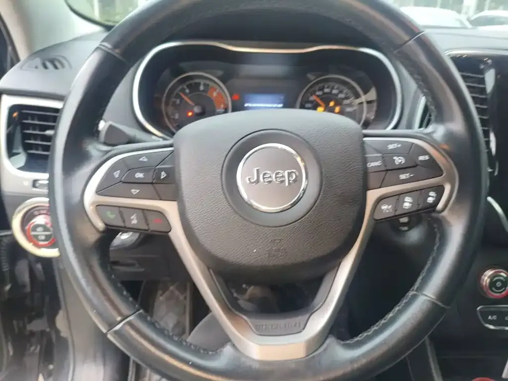Jeep Cherokee 2.0T 4WD Exploration Edition + Autonomous Driving Package China VI 2019 — фото 11