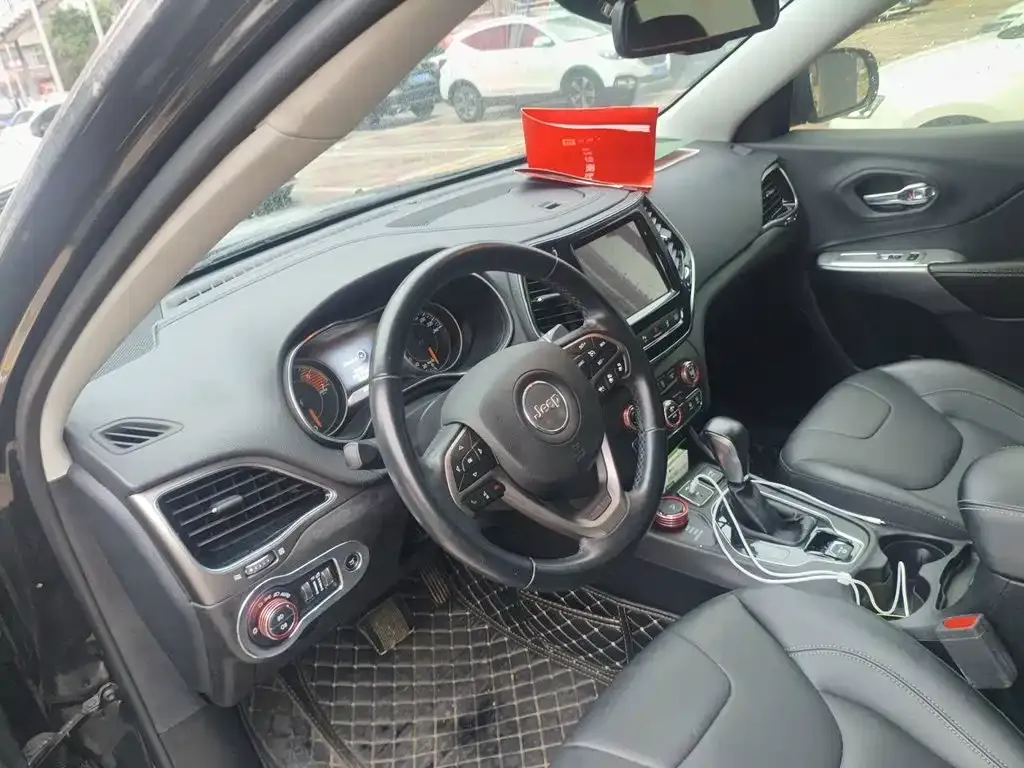 Jeep Cherokee 2.0T 4WD Exploration Edition + Autonomous Driving Package China VI 2019 — фото 10