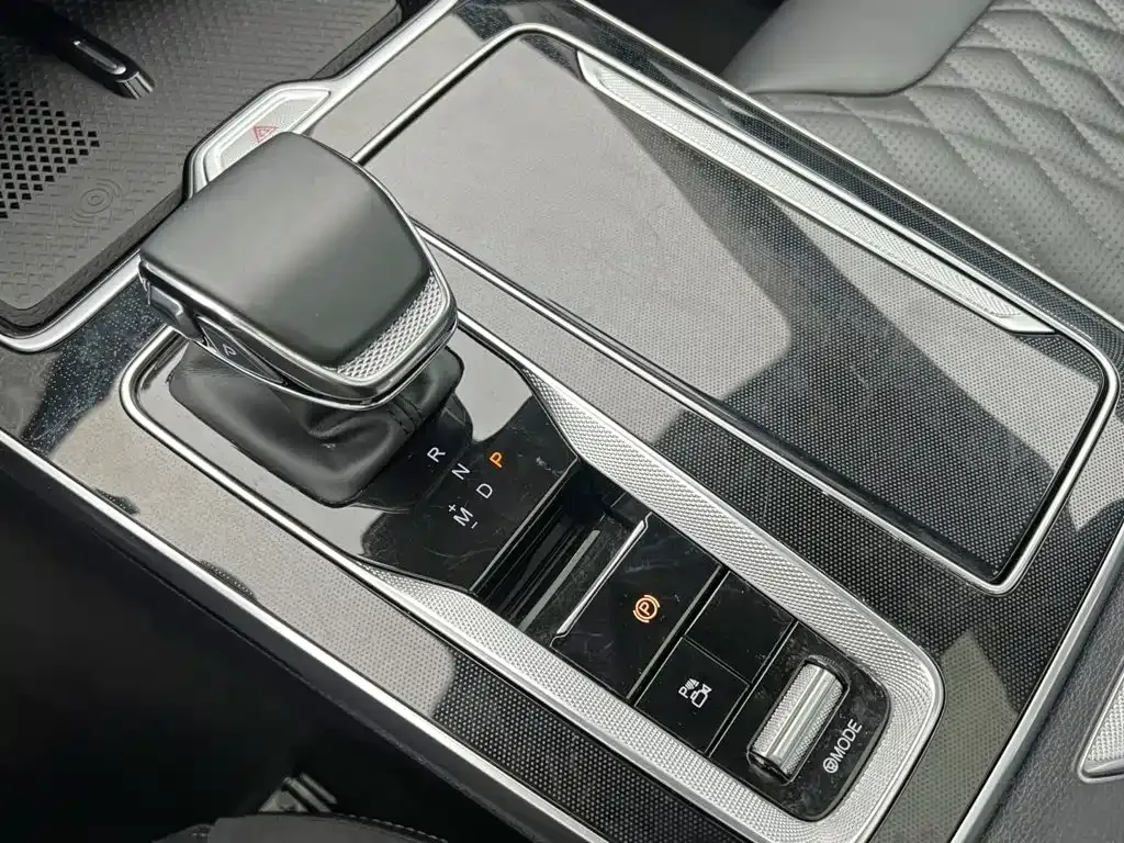 Hongqi HS5 2.0T Flag Leader Pro Edition 2024 — фото 18