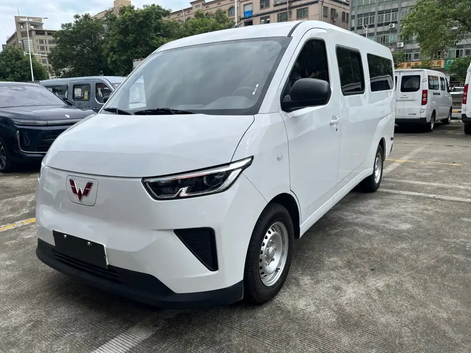 Wuling Motors Wuling Yangguang Model 440km Passenger Van Comfort Version (6-Seater) 2026