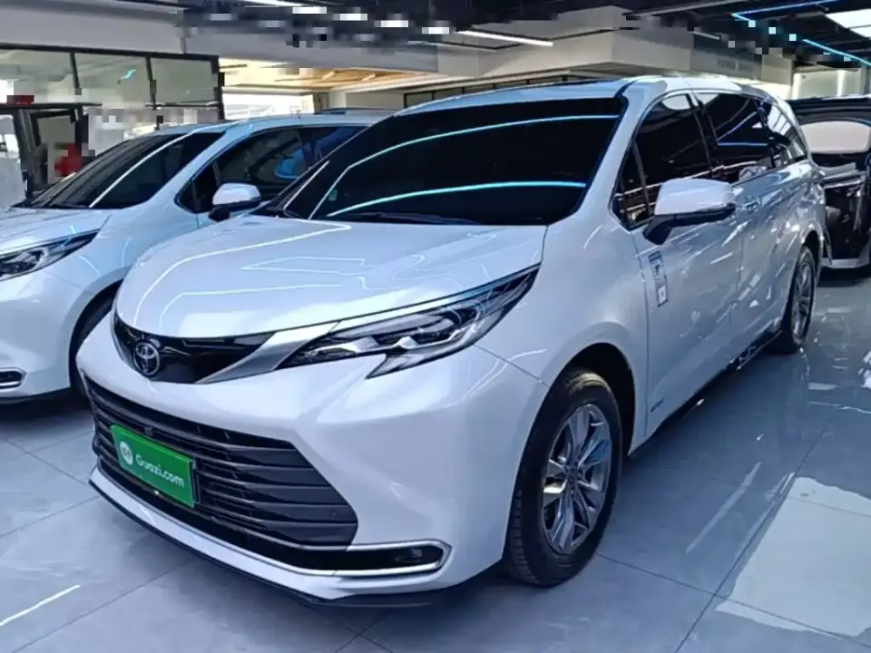 Toyota Sienna 2.5L Hybrid 4WD Premium Edition 2025