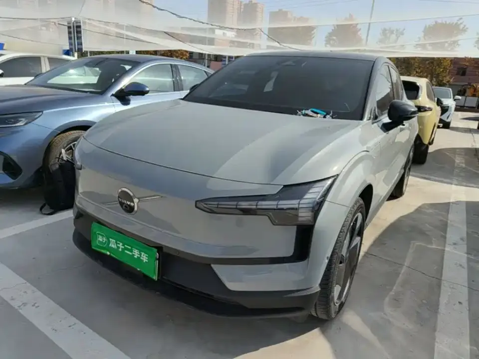 Volvo EX30 RWD Long Range Ultra 2024