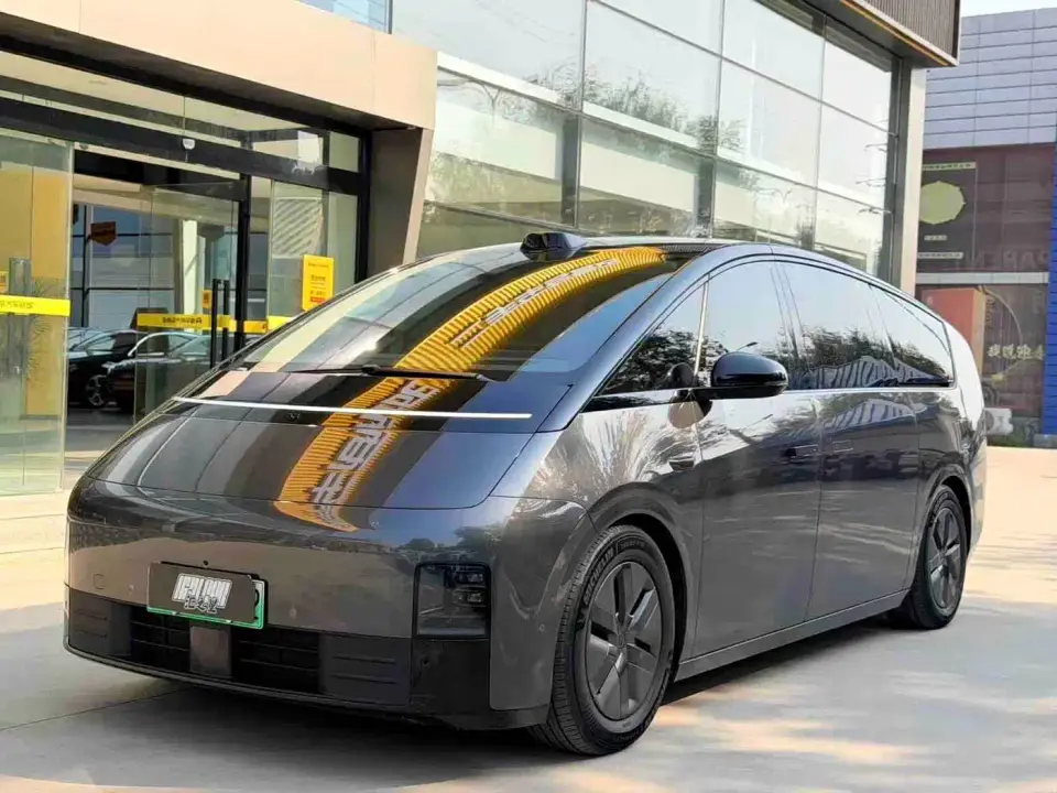 Li Auto MEGA Ultra 2024