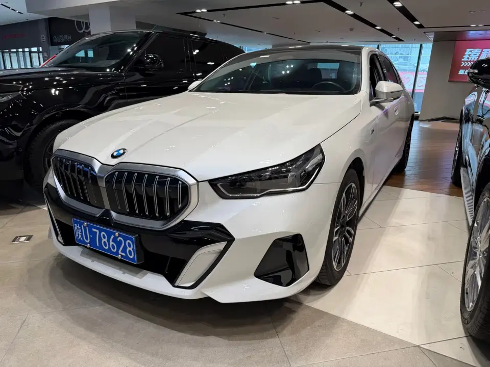 BMW 5 Series 530Li Leading M Sport Package 2024