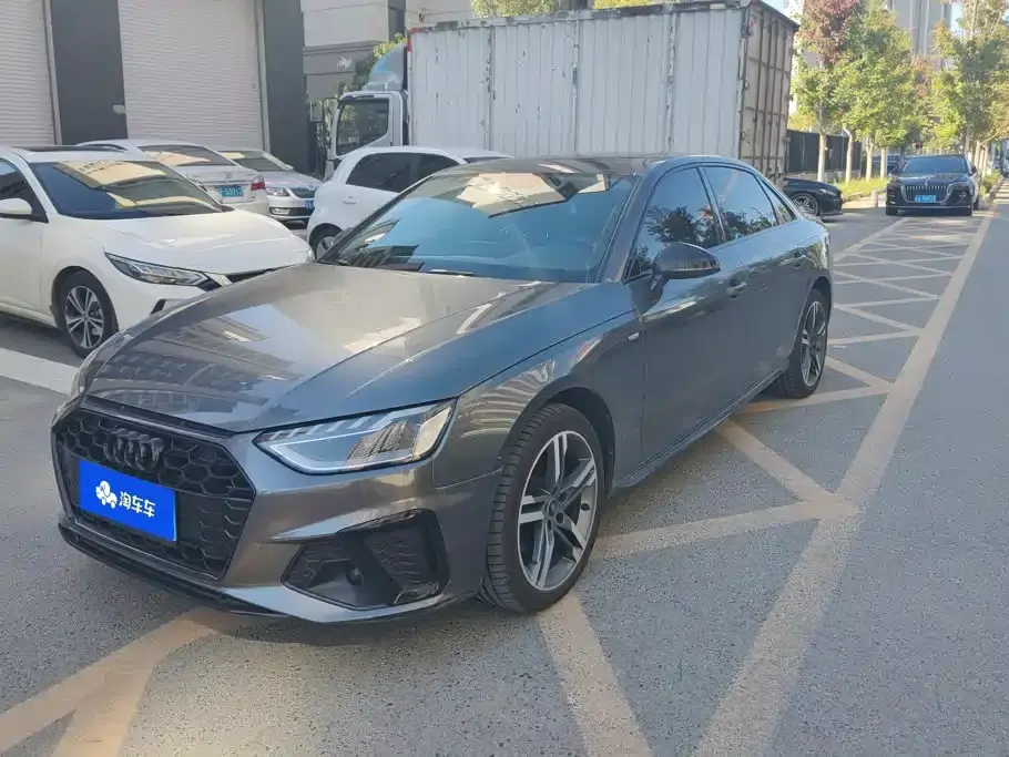 Audi A4L 40 TFSI Luxury Dynamic 2023
