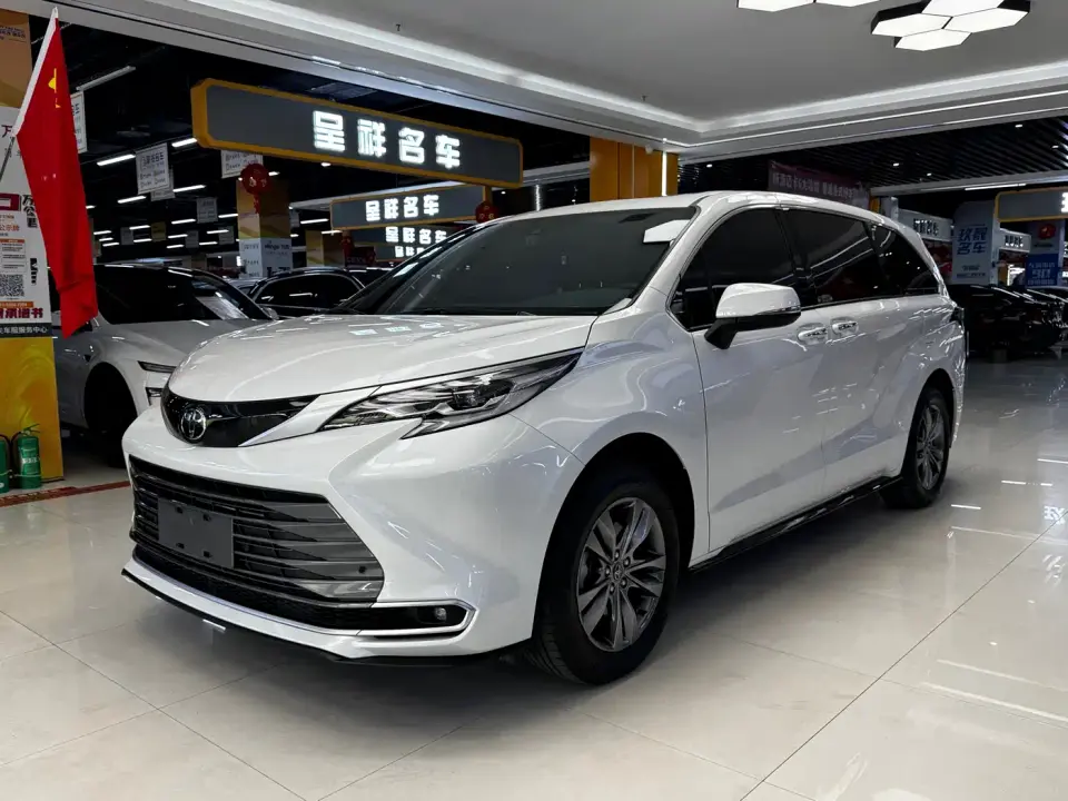 Toyota Sienna 2.5L Hybrid AWD Luxury Edition 2025