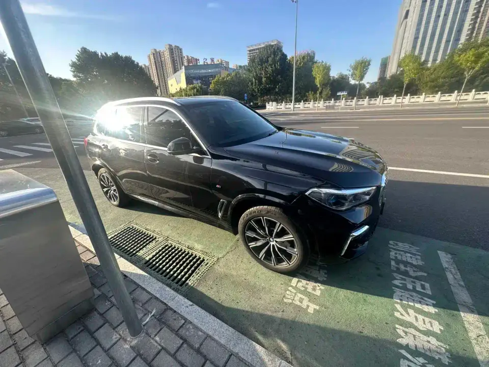 BMW X5 xDrive 30Li Premium M Sport Package 2023