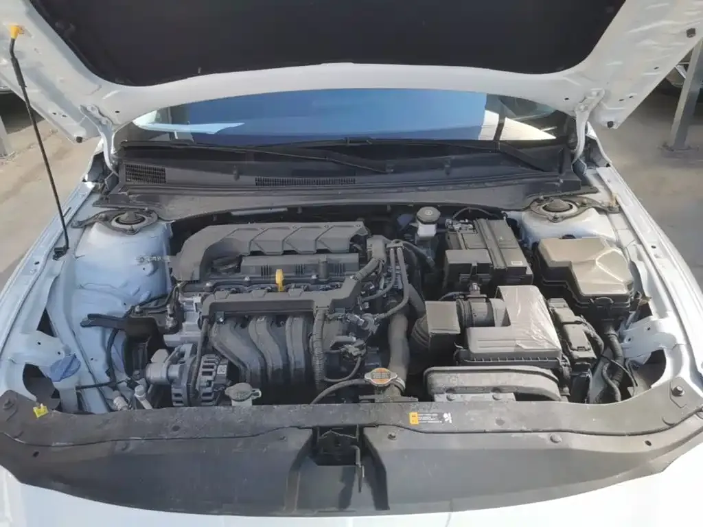 Hyundai Elantra Model 1.5L CVT LUX Premium Edition 2025 — фото 16