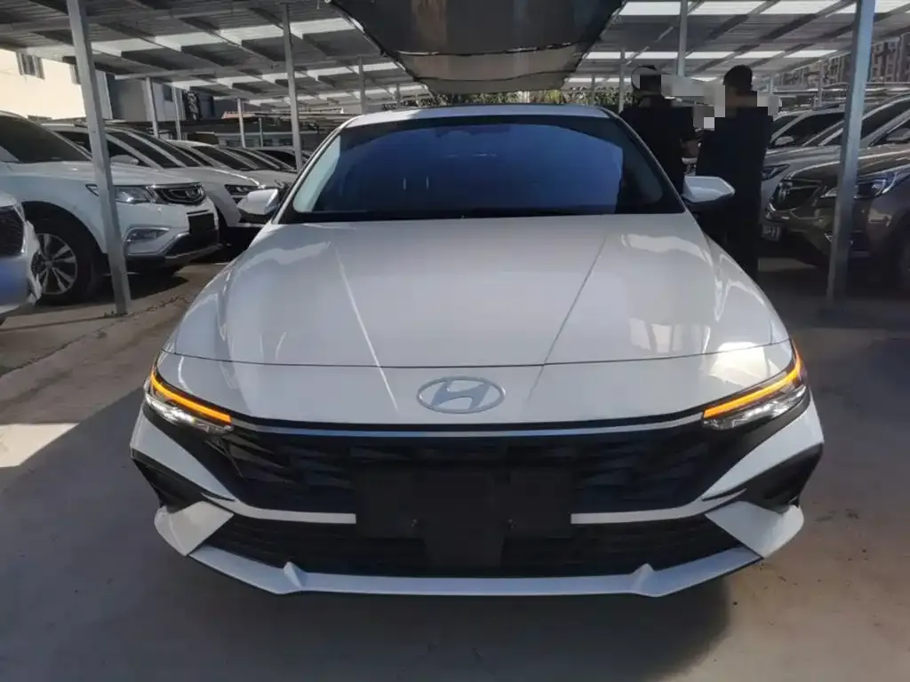 Hyundai Elantra Model 1.5L CVT LUX Premium Edition 2025 — фото 3