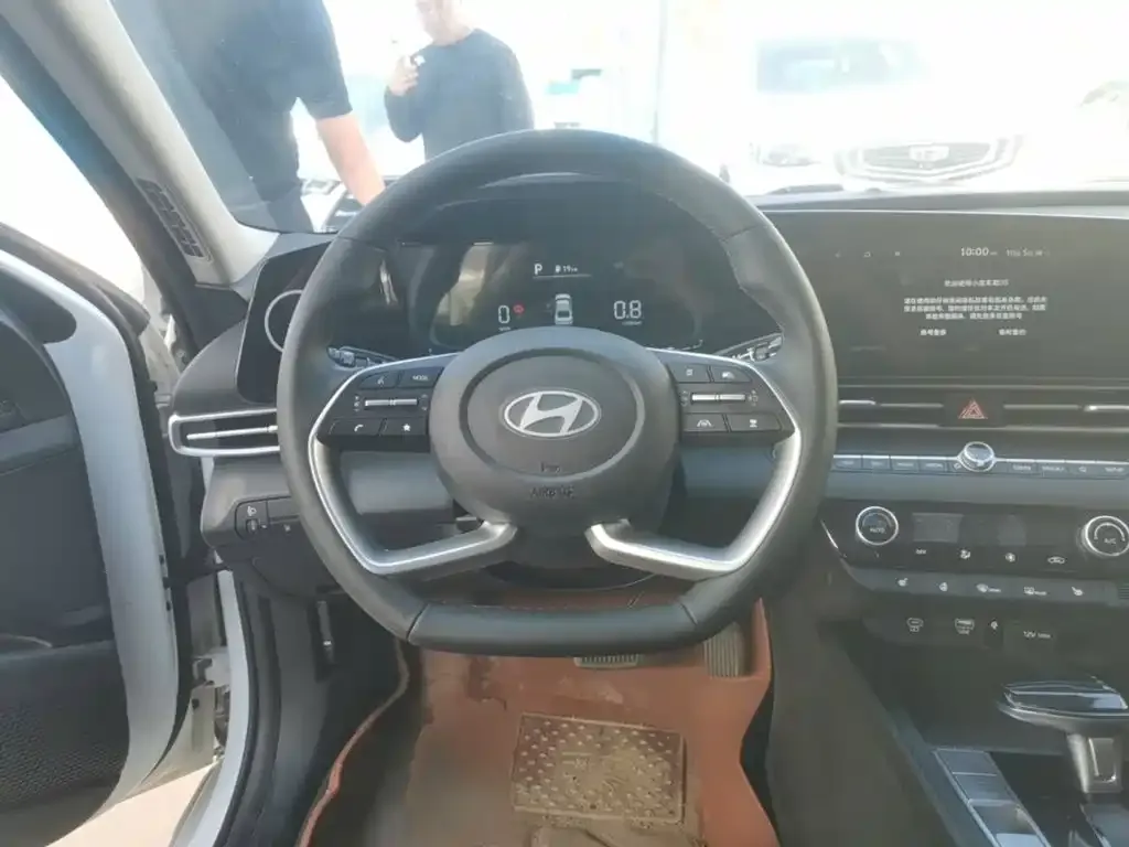 Hyundai Elantra Model 1.5L CVT LUX Premium Edition 2025 — фото 7