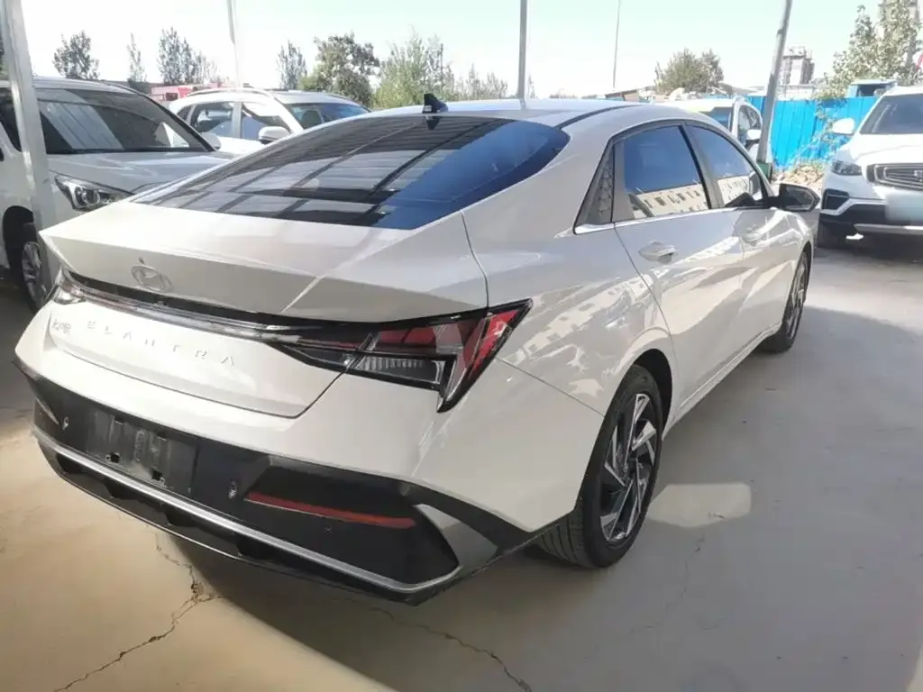 Hyundai Elantra Model 1.5L CVT LUX Premium Edition 2025 — фото 5