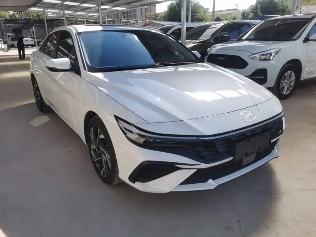 Hyundai Elantra Model 1.5L CVT LUX Premium Edition 2025 — фото 22