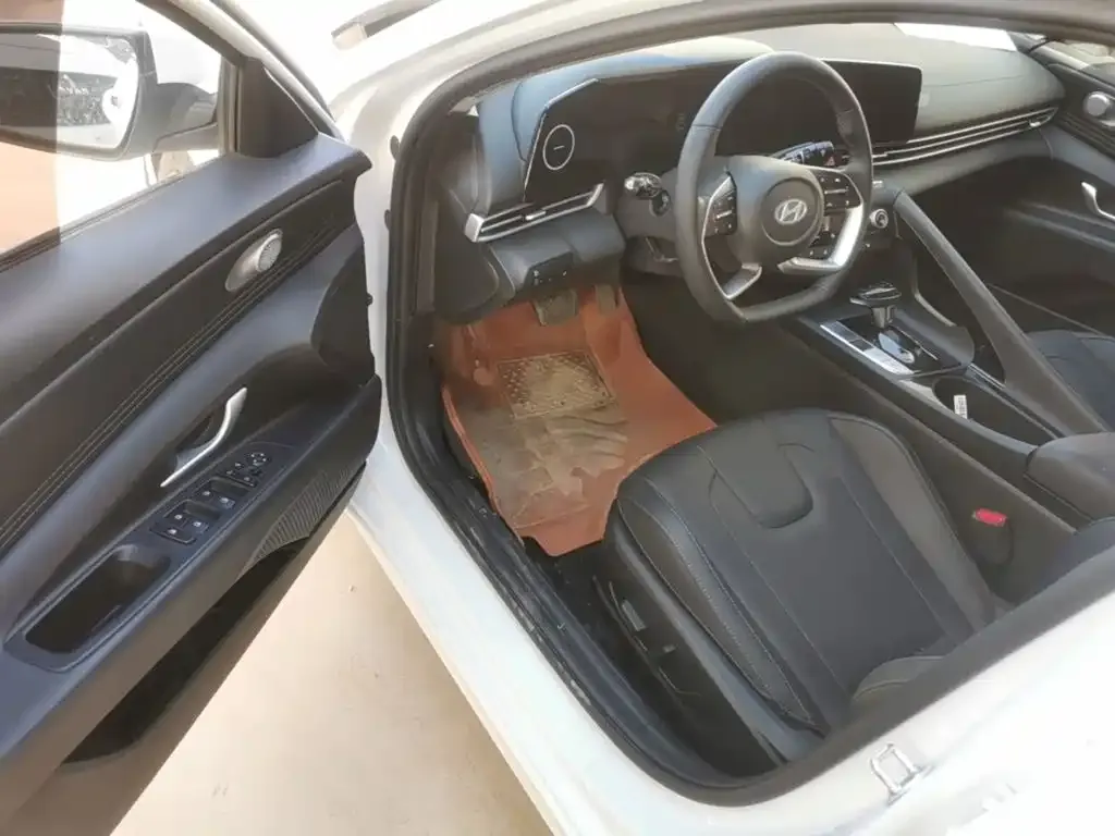 Hyundai Elantra Model 1.5L CVT LUX Premium Edition 2025 — фото 12