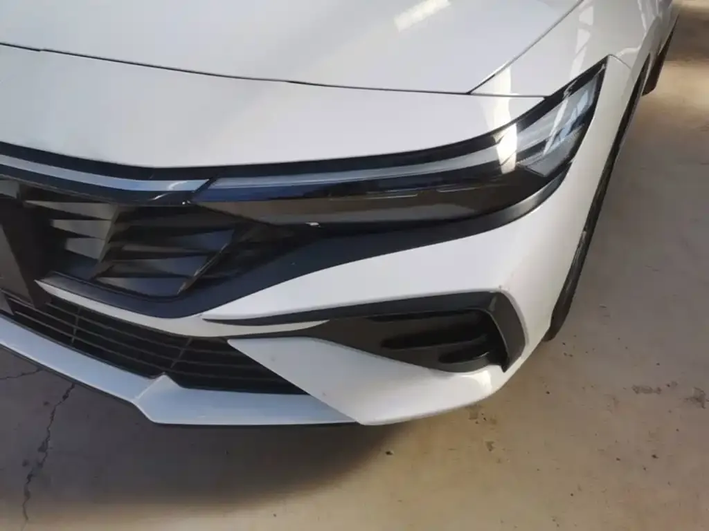Hyundai Elantra Model 1.5L CVT LUX Premium Edition 2025 — фото 18