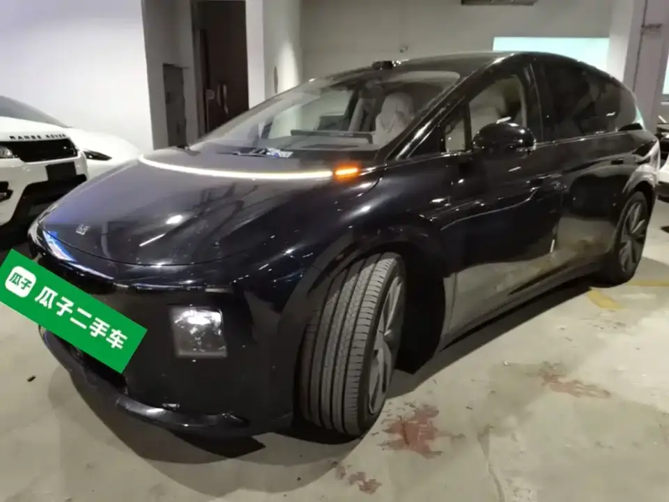 Li Auto Li i8 Standard Edition 2025