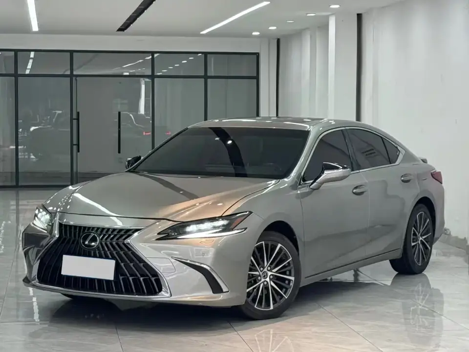 Lexus ES 300h Excellence Edition 2024