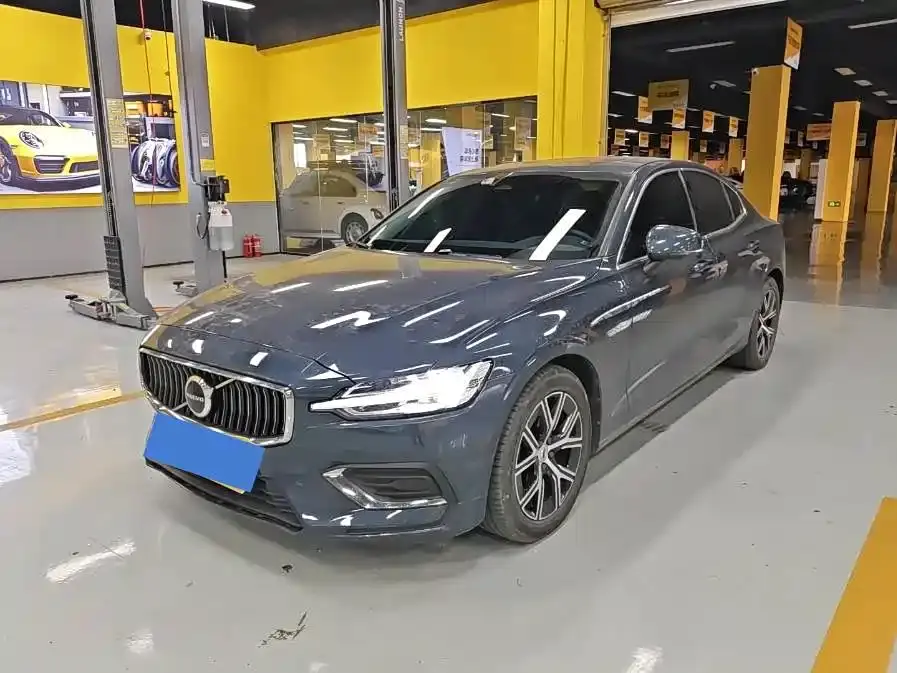 Volvo S60 B4 Smart Comfort Luxury Edition 2022