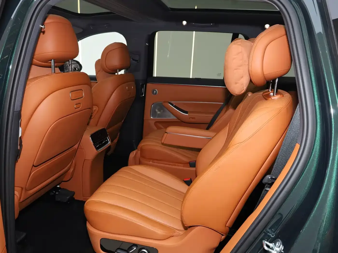 AITO Wenjie AITO M8 Extended Range Ultra 53.4kWh 6-Seater 2025 — фото 12