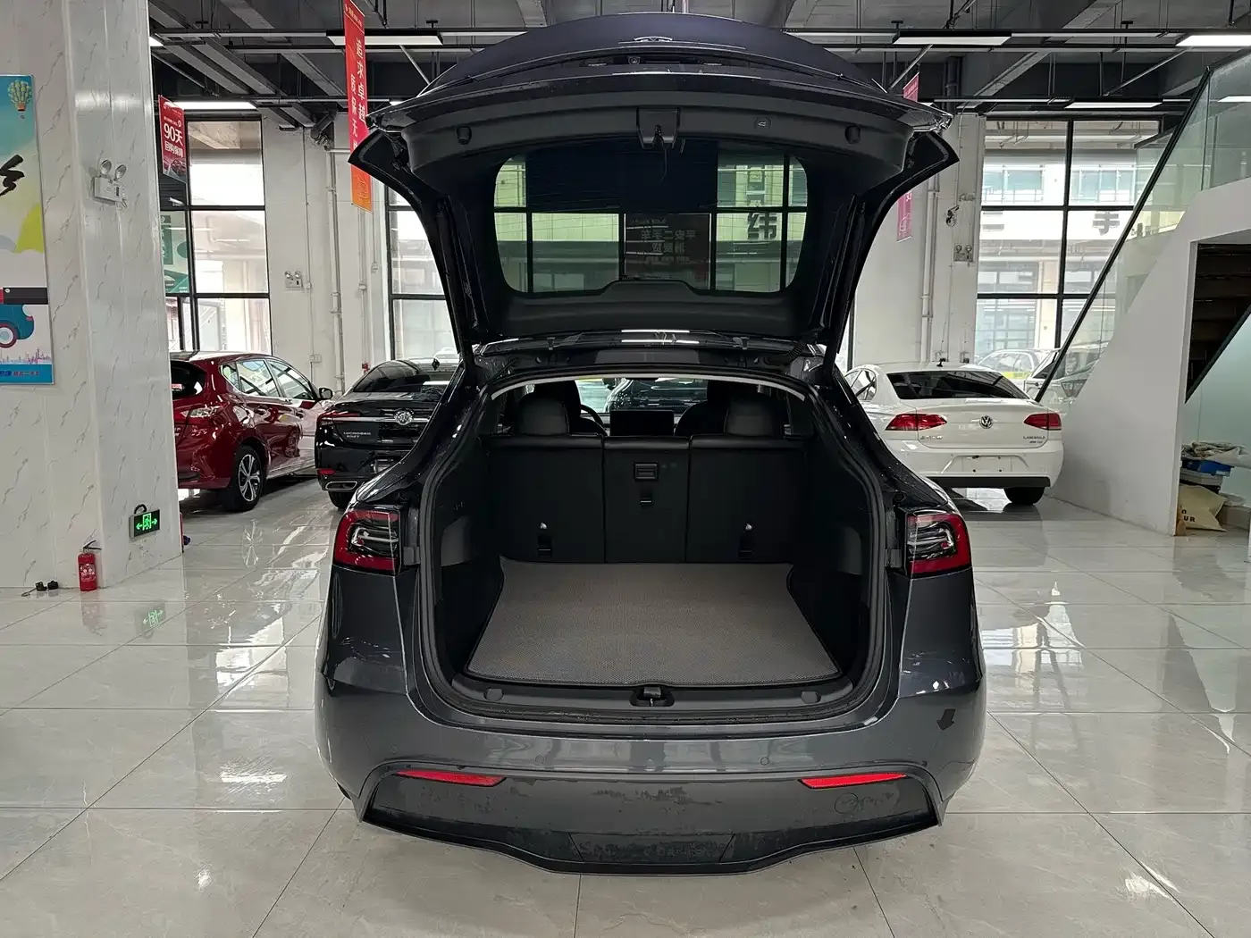 Tesla Model Y Rear-Wheel Drive Version 2021 — фото 11