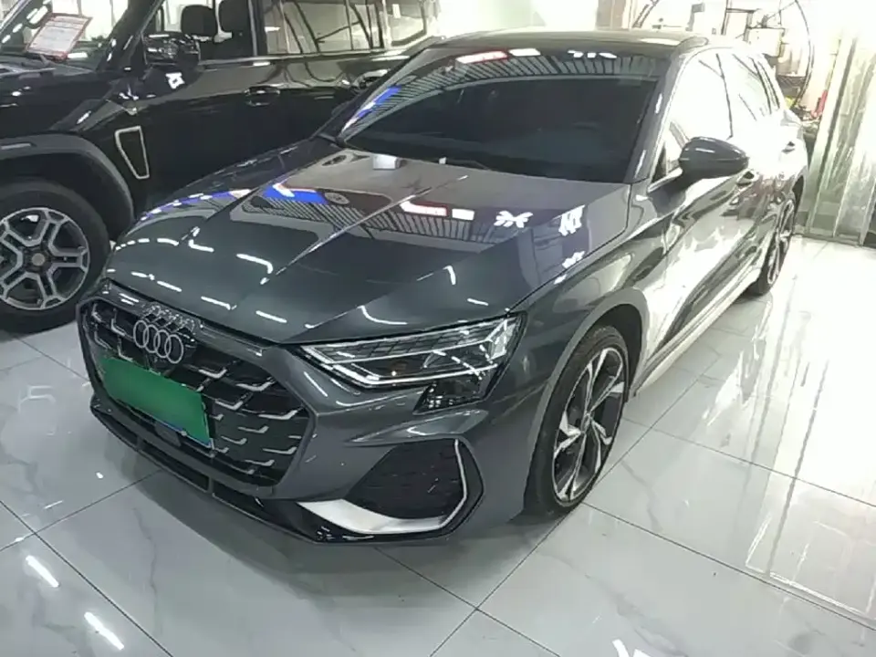 Audi A3 Facelift Sportback 35TFSI Flying Spur Premium 2025