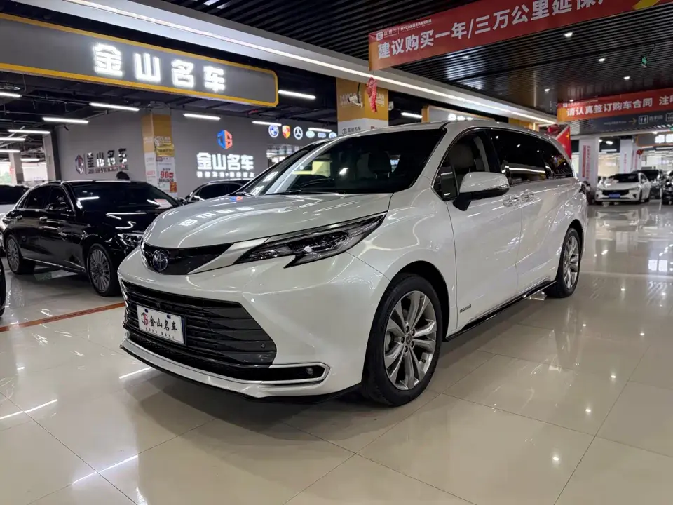 Toyota Sienna 2.5L Hybrid Premium Edition 2024