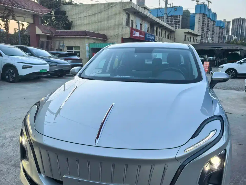 Hongqi E-QM5 620km PLUS 2023