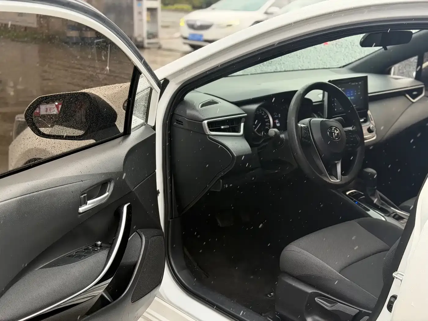 Toyota Levin Dual Engine 1.8H E-CVT Luxury Edition 2022 — фото 3