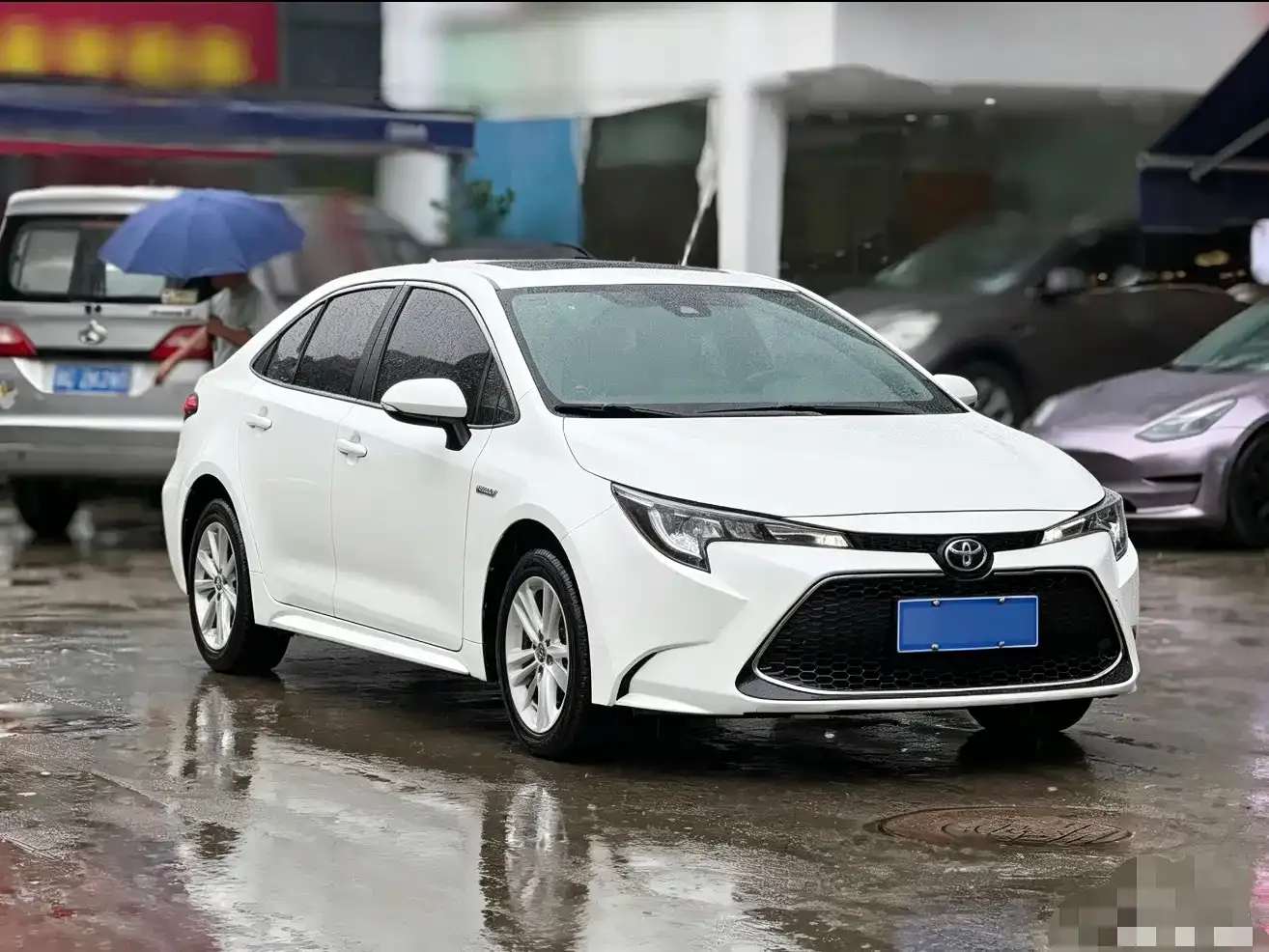 Toyota Levin Dual Engine 1.8H E-CVT Luxury Edition 2022 — фото 2