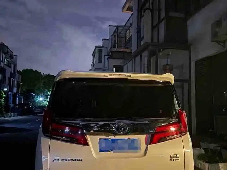 Toyota Alphard Hybrid 2.5L Luxury Edition 2020 — фото 5