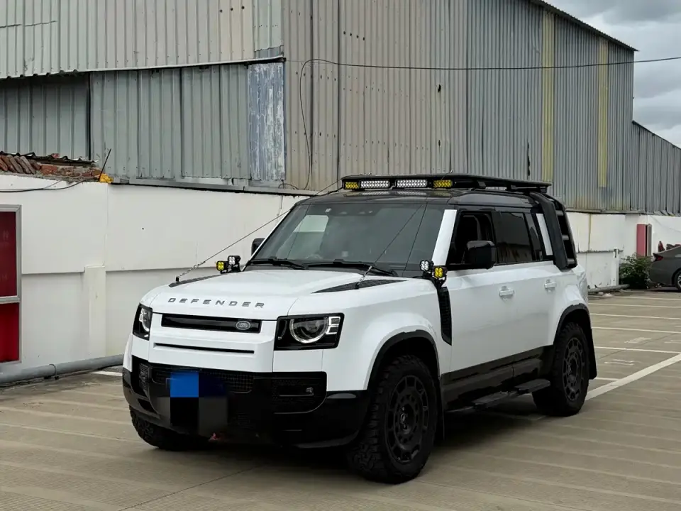Land Rover Defender Model 110 3.0T P400 X-DYNAMIC HSE 2023