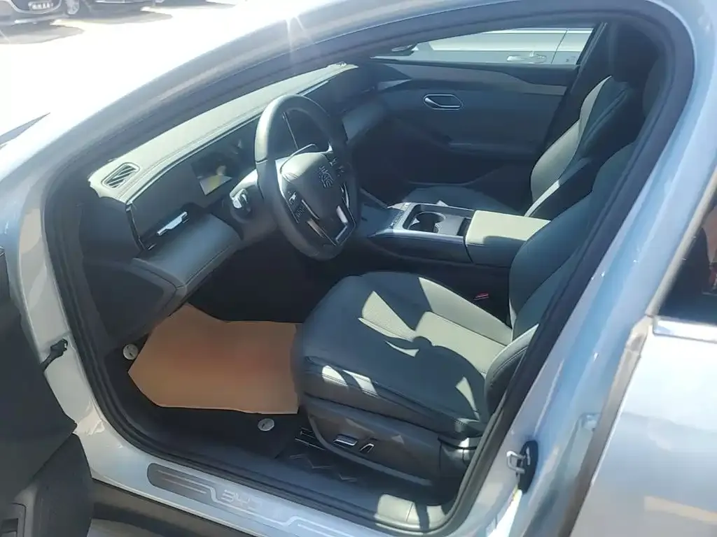 BYD Qin L EV 545KM Superior 2025 — фото 15